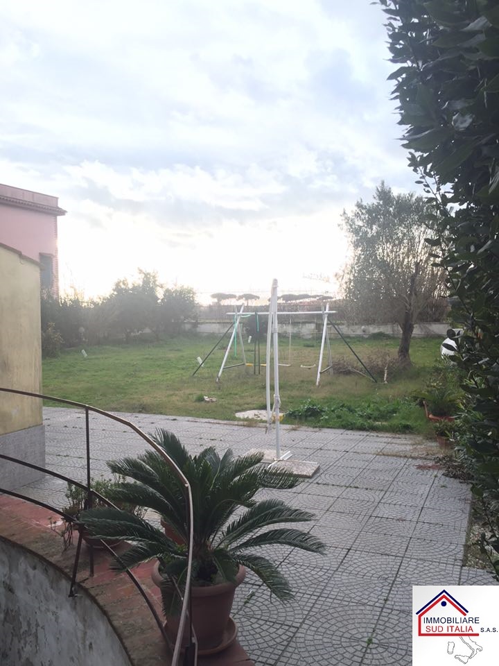 Villa in vendita a Giugliano in Campania, Varcaturo