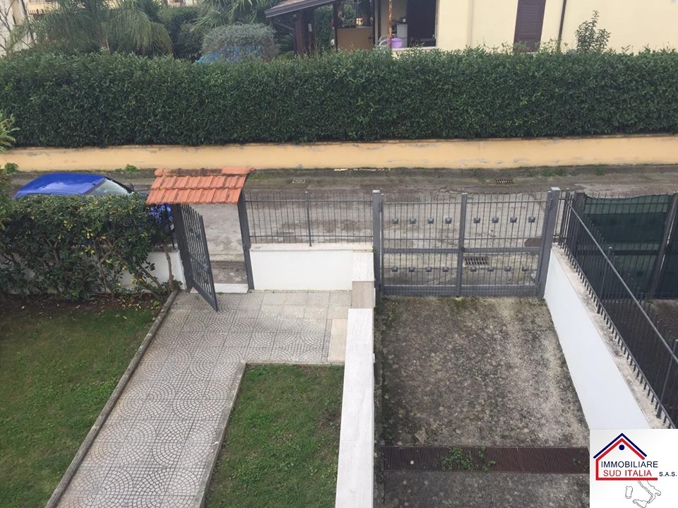 Villa in vendita a Giugliano in Campania, Varcaturo