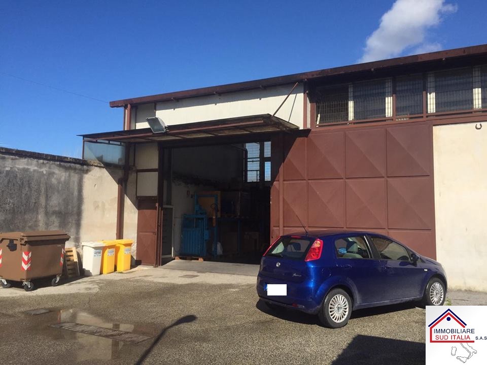 Capannone in vendita a Giugliano in Campania, Varcaturo