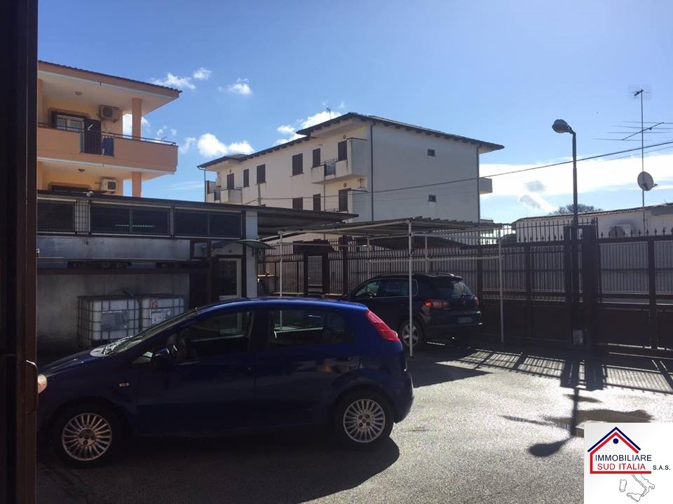 Capannone in vendita a Giugliano in Campania, Varcaturo