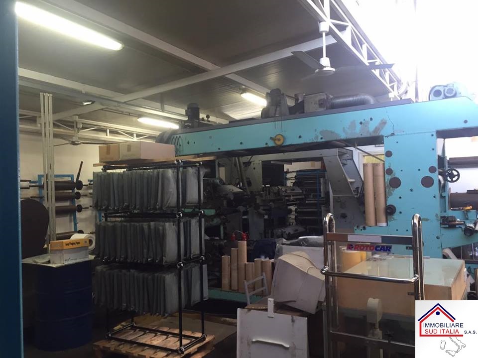Capannone in vendita a Giugliano in Campania, Varcaturo