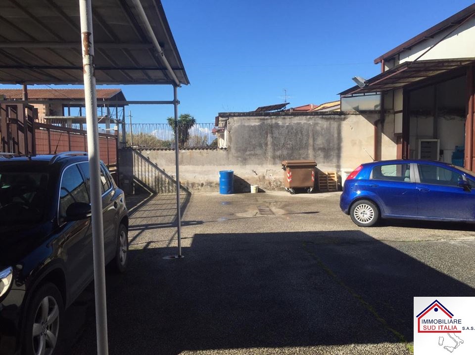 Capannone in vendita a Giugliano in Campania, Varcaturo