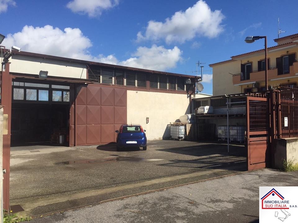 Capannone in vendita a Giugliano in Campania, Varcaturo