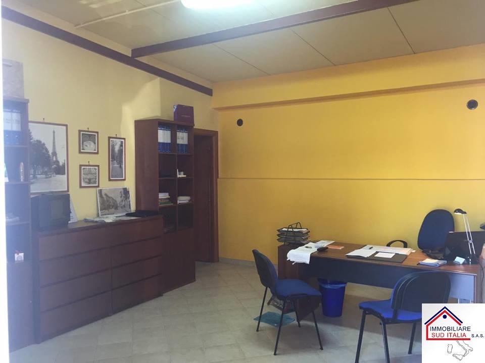 Capannone in vendita a Giugliano in Campania, Varcaturo