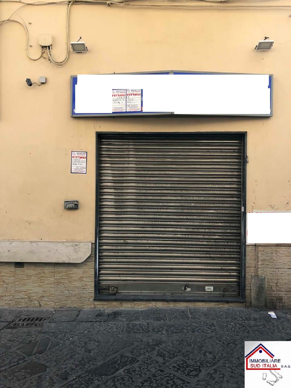 Locale commerciale in affitto a Giugliano in Campania