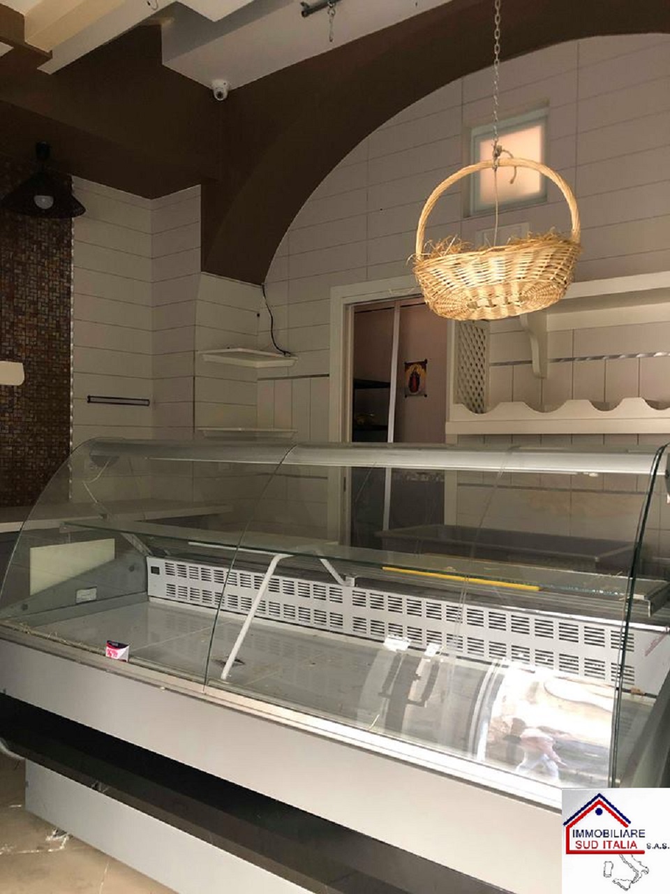 Locale commerciale in affitto a Giugliano in Campania