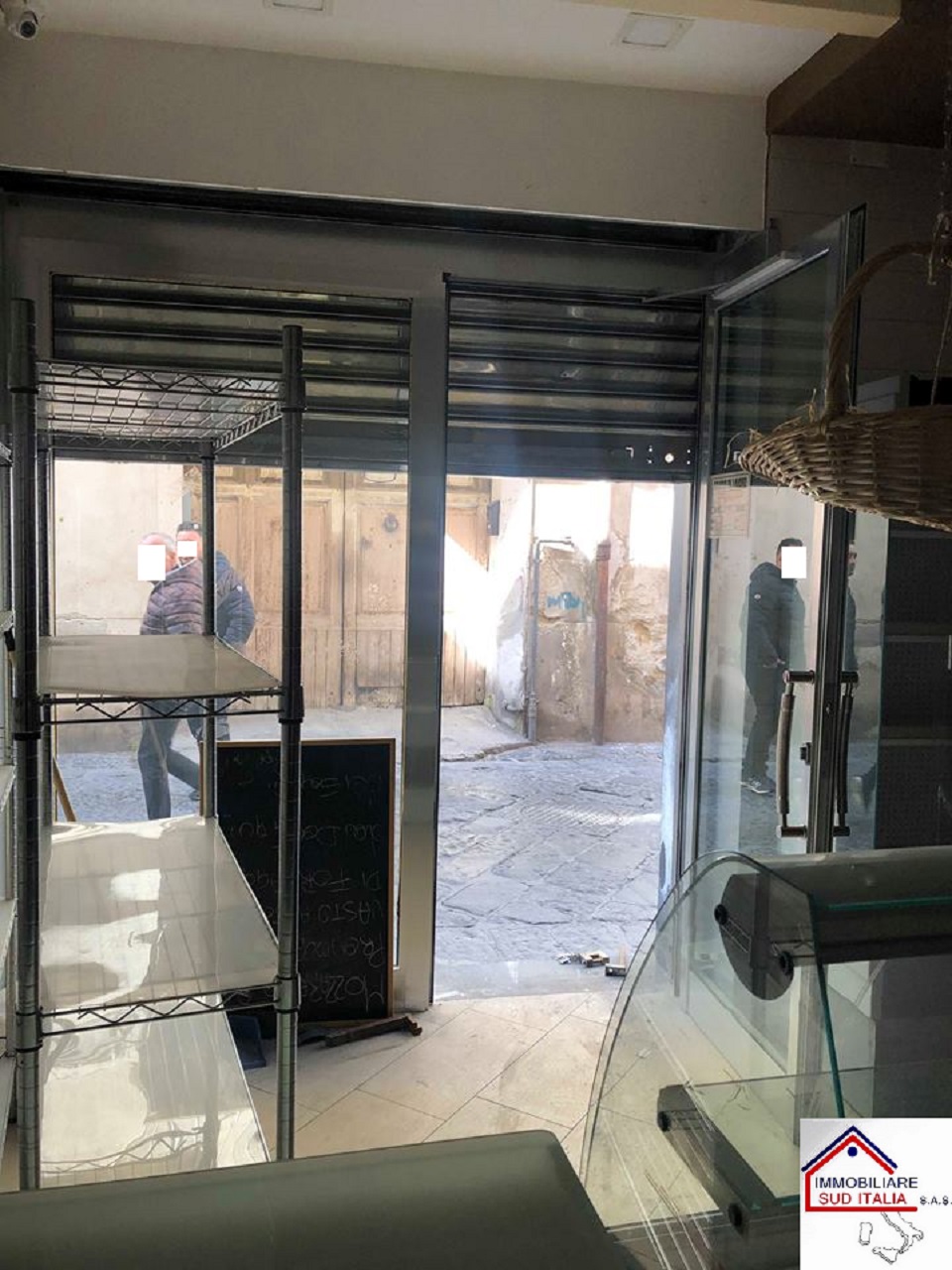 Locale commerciale in affitto a Giugliano in Campania