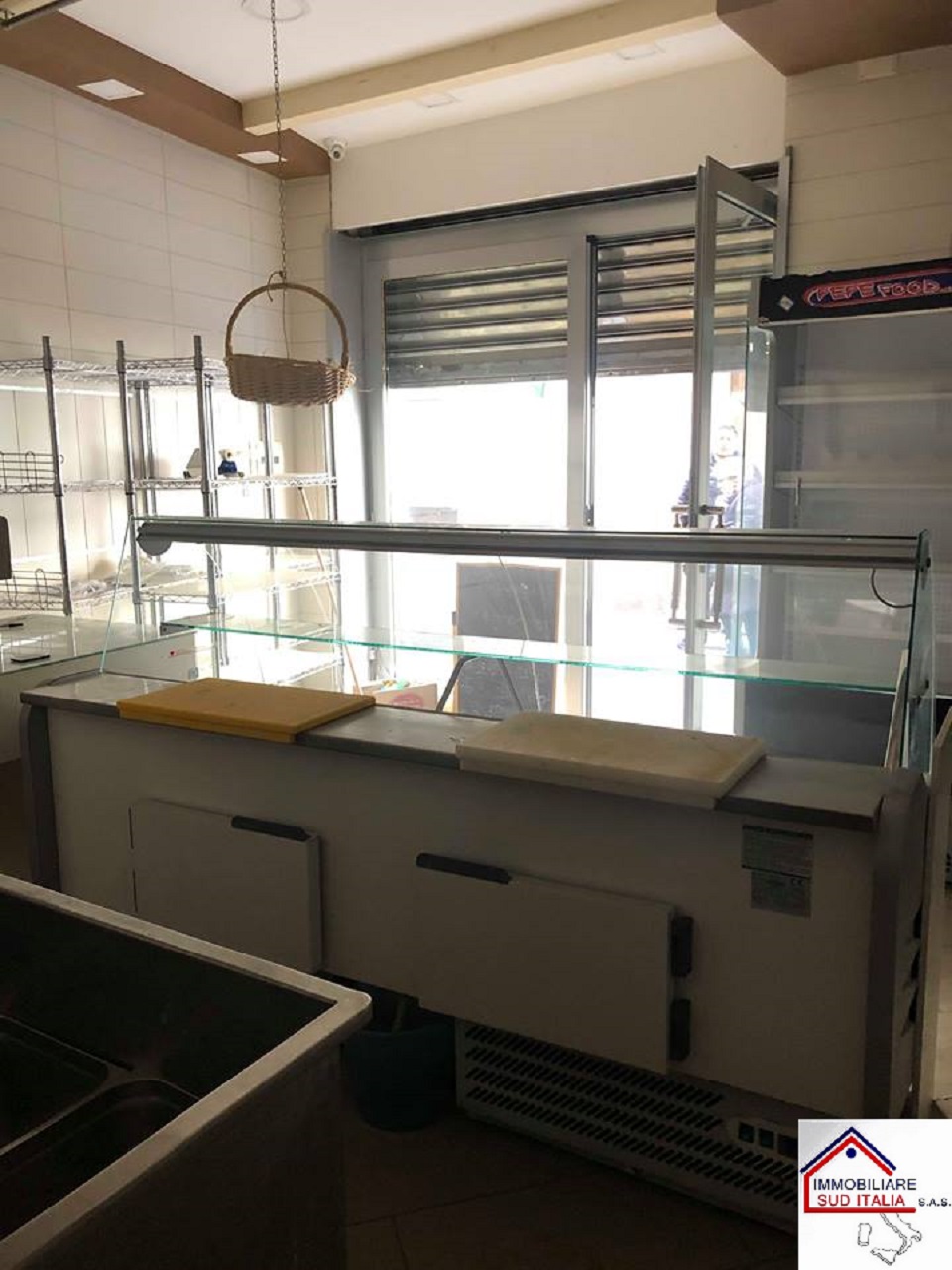 Locale commerciale in affitto a Giugliano in Campania