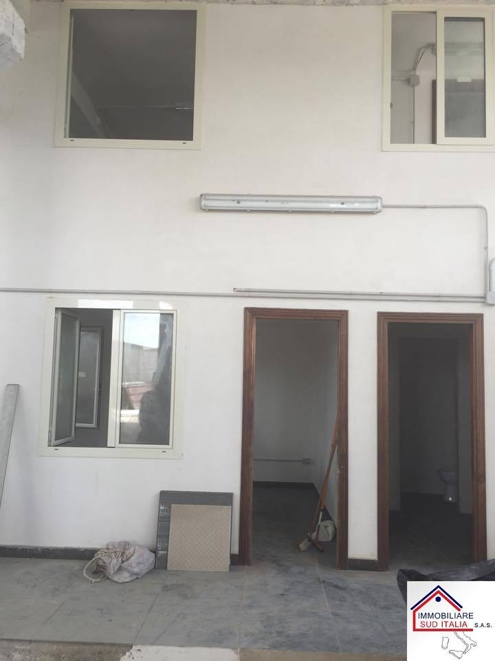 Capannone in affitto a Giugliano in Campania, Varcaturo