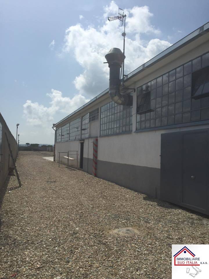 Capannone in affitto a Giugliano in Campania, Varcaturo