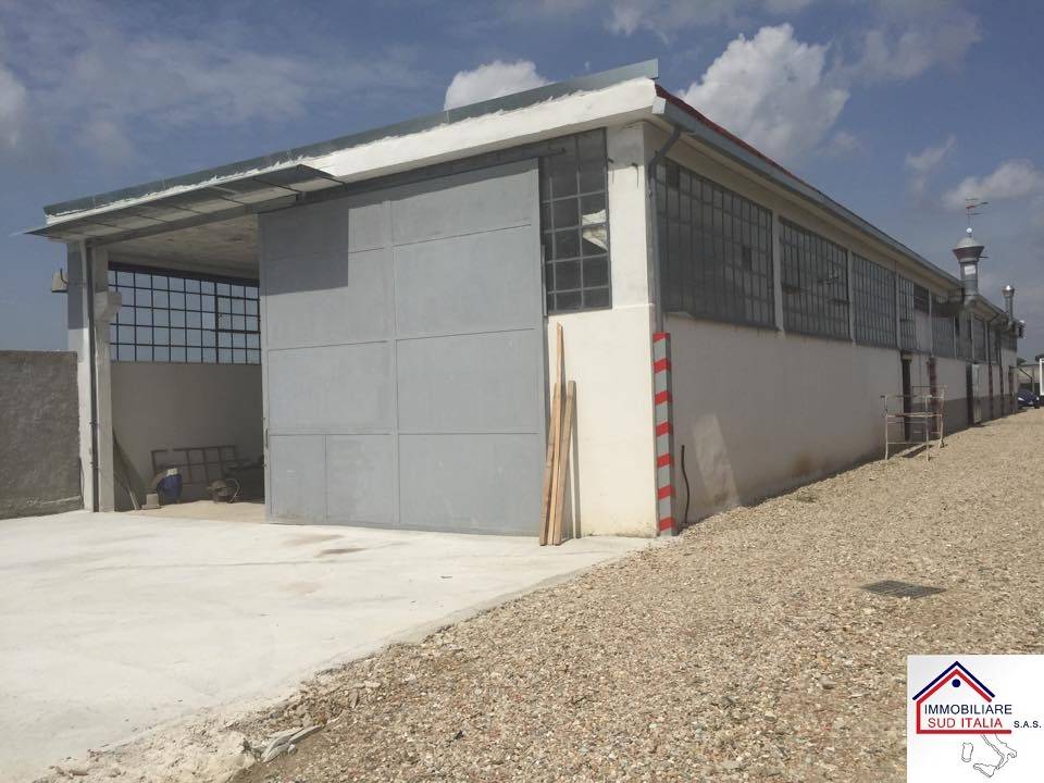 Capannone in affitto a Giugliano in Campania, Varcaturo