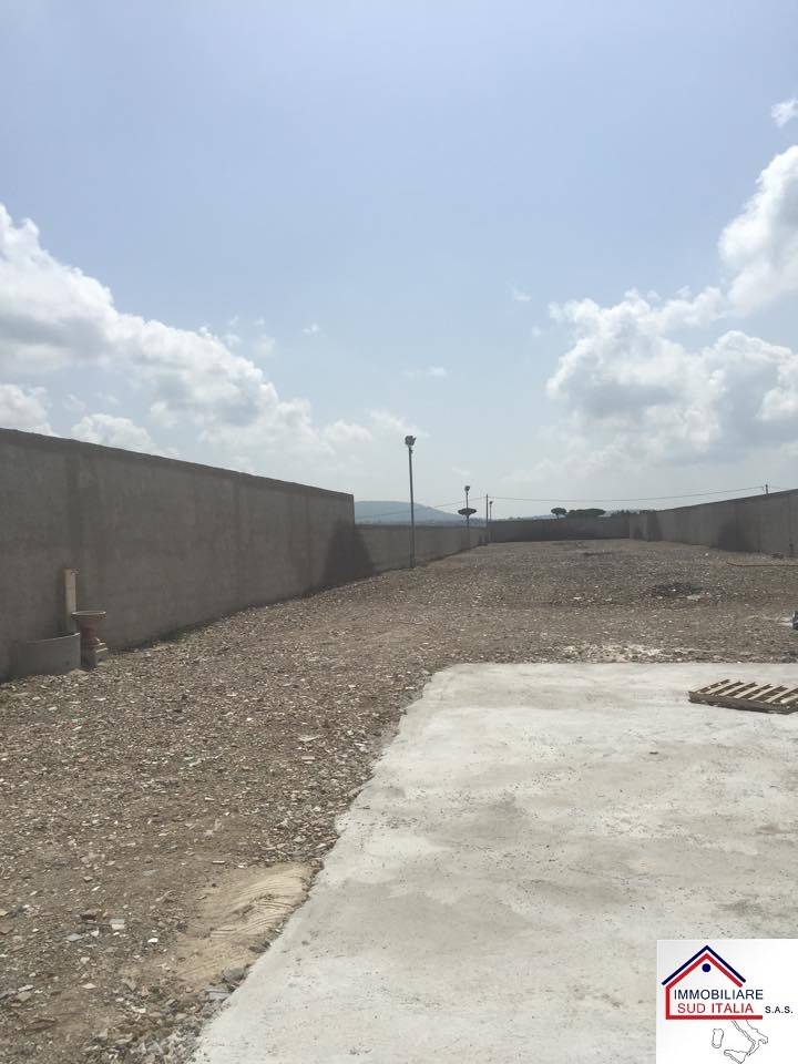 Capannone in affitto a Giugliano in Campania, Varcaturo