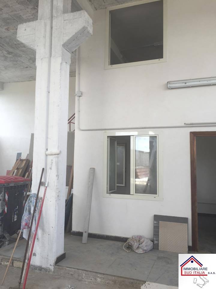 Capannone in affitto a Giugliano in Campania, Varcaturo