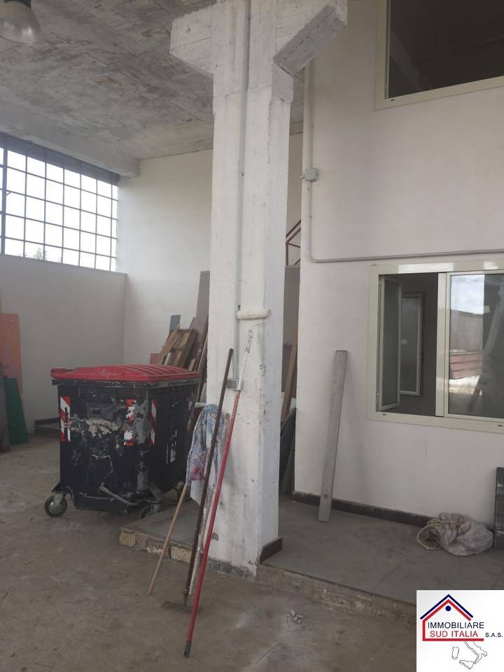 Capannone in affitto a Giugliano in Campania, Varcaturo