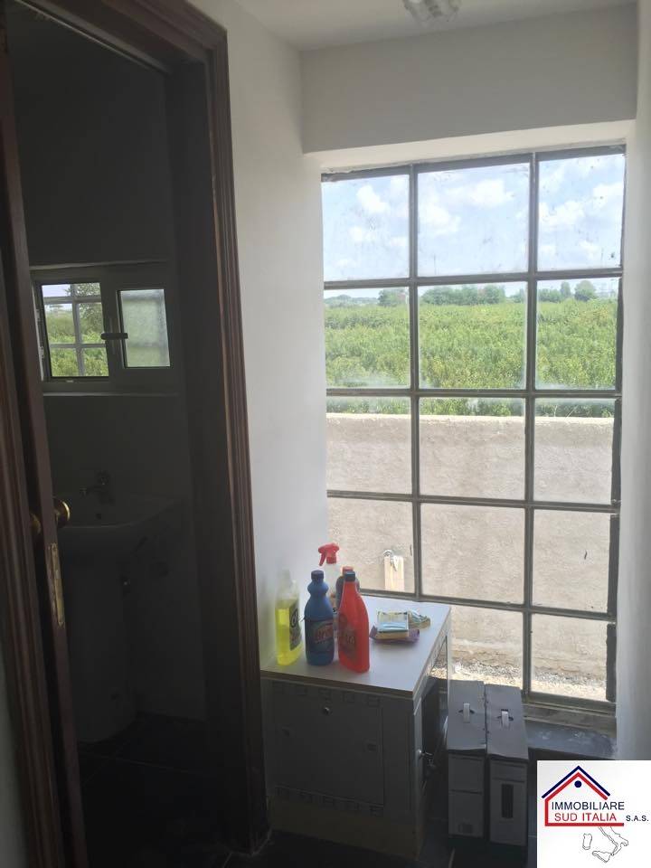 Capannone in affitto a Giugliano in Campania, Varcaturo