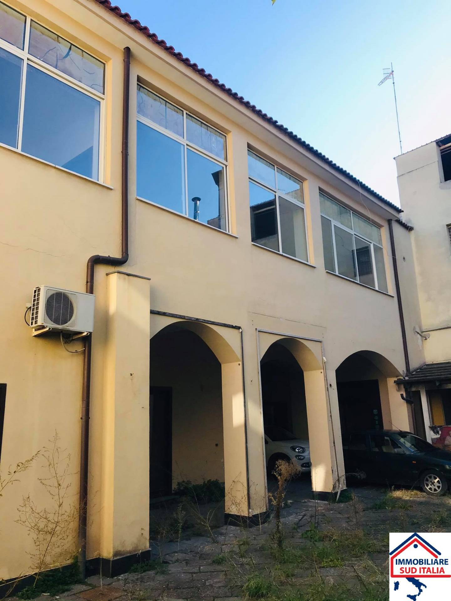 Locale commerciale in vendita a Giugliano in Campania