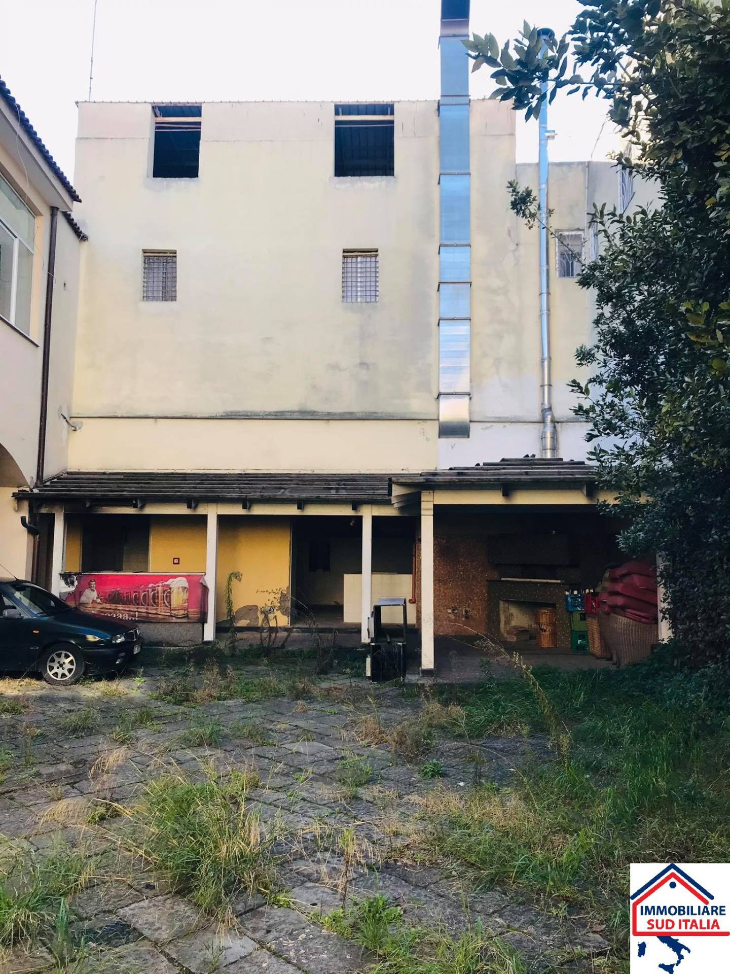 Locale commerciale in vendita a Giugliano in Campania