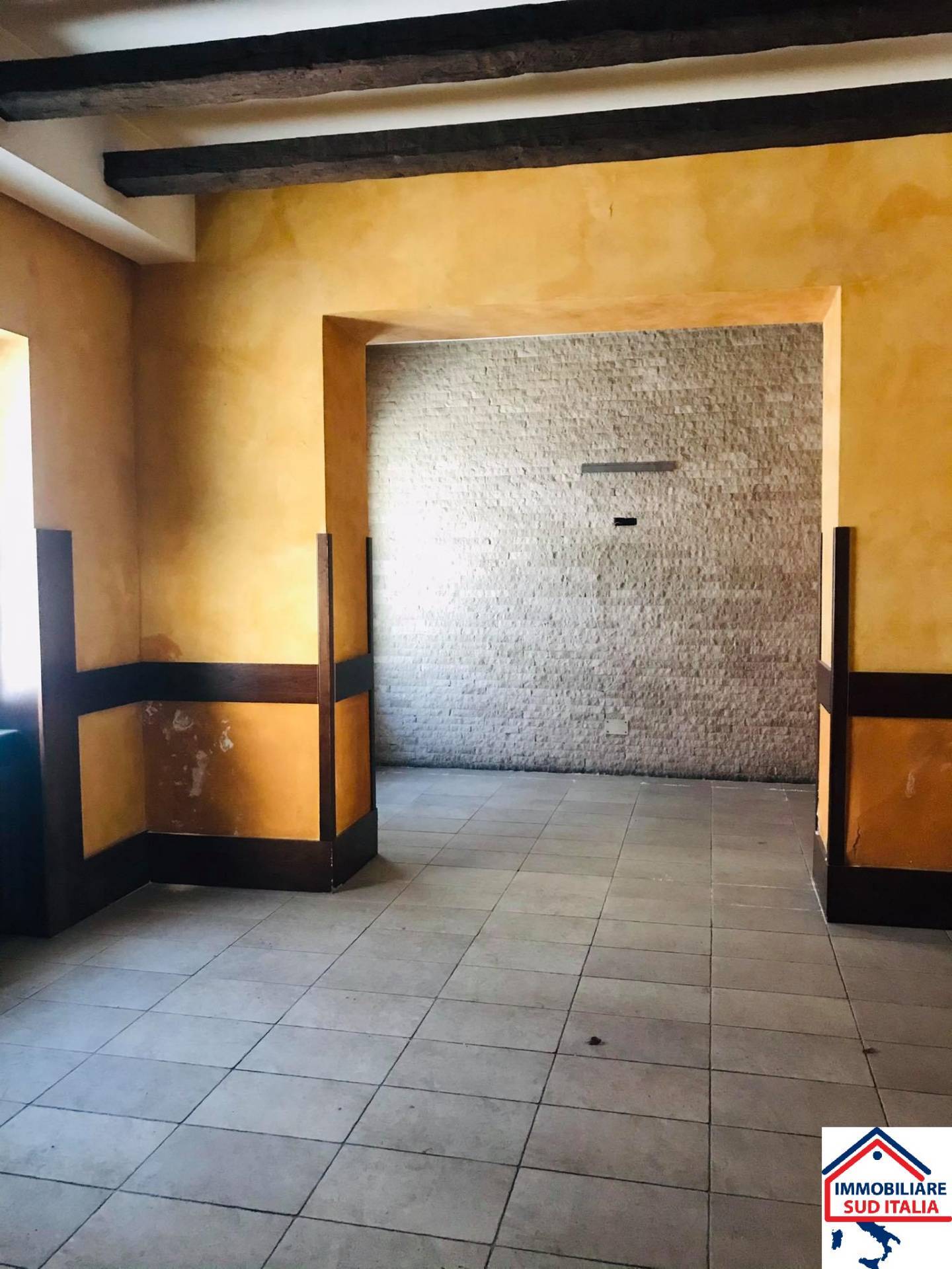 Locale commerciale in vendita a Giugliano in Campania