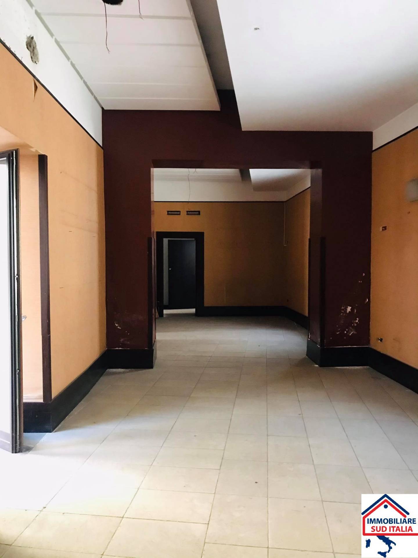 Locale commerciale in vendita a Giugliano in Campania