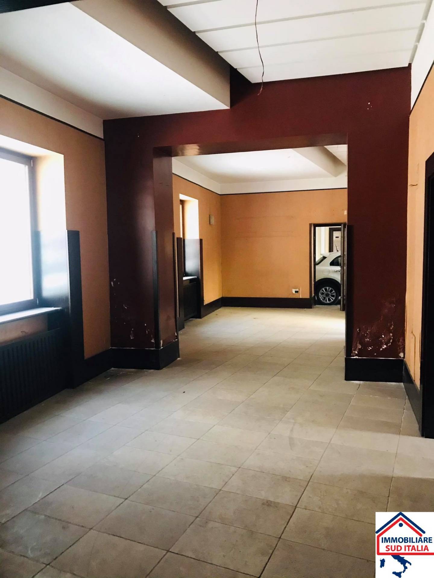 Locale commerciale in vendita a Giugliano in Campania