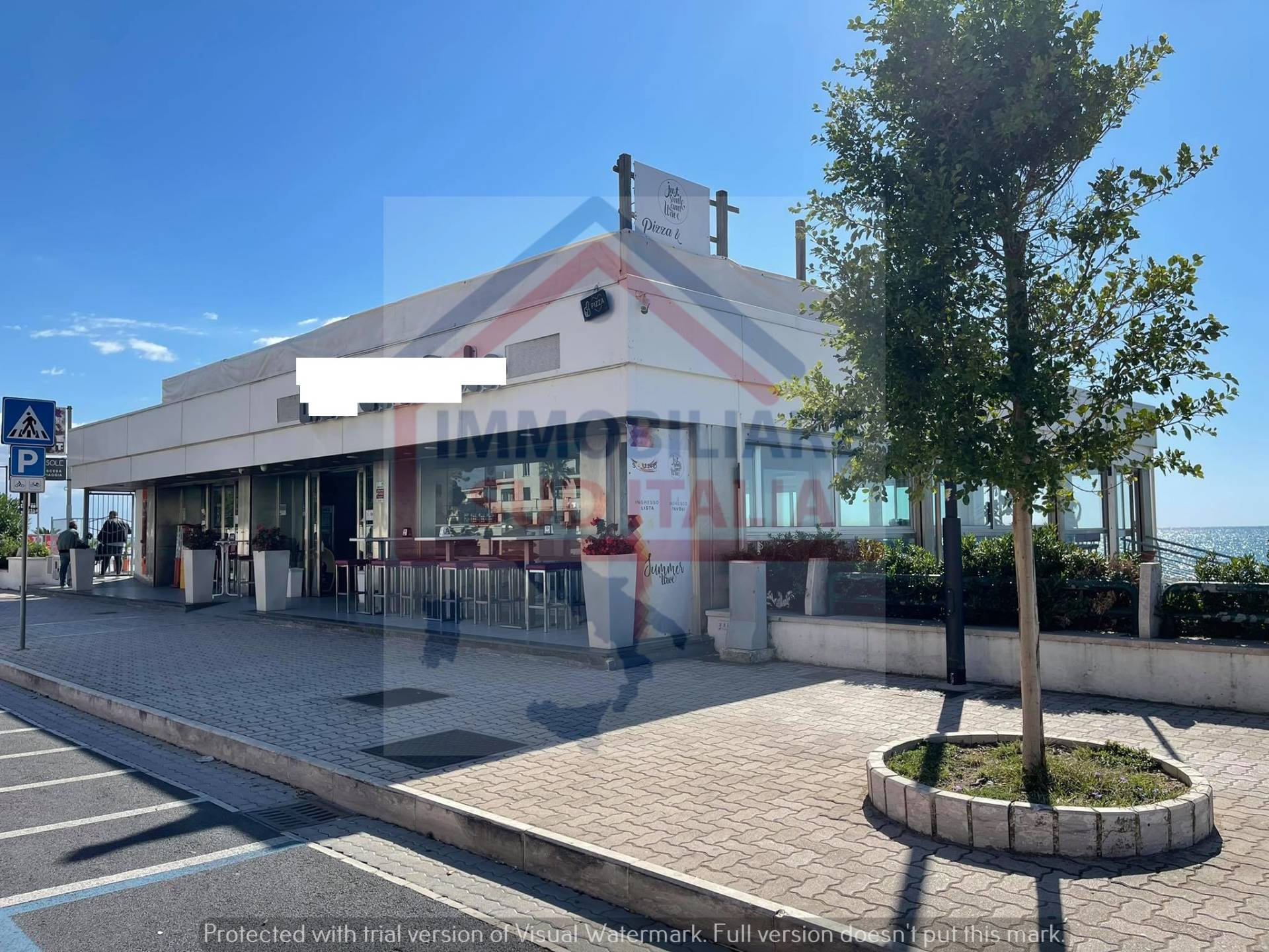 Locale commerciale in vendita a Minturno, Scauri