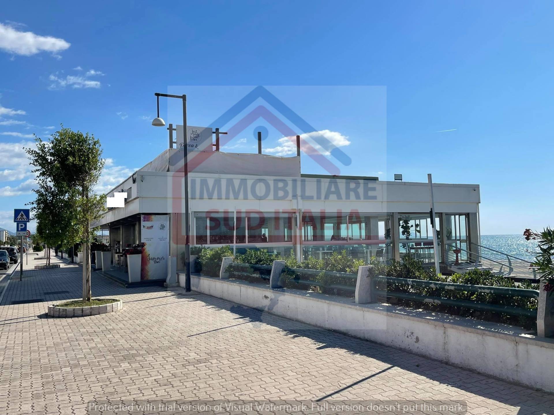 Locale commerciale in vendita a Minturno, Scauri