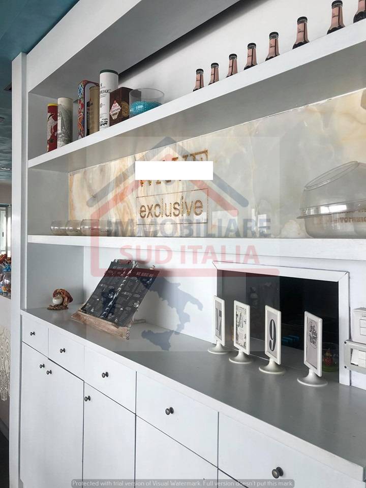 Locale commerciale in vendita a Minturno, Scauri