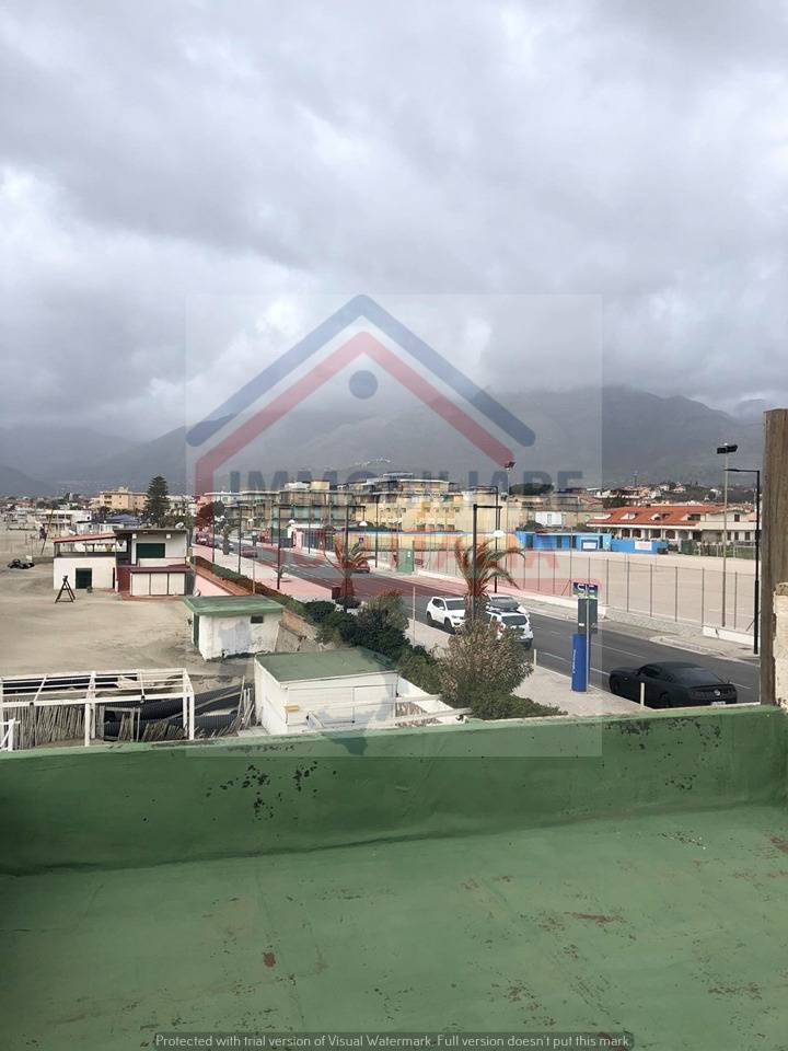 Locale commerciale in vendita a Minturno, Scauri