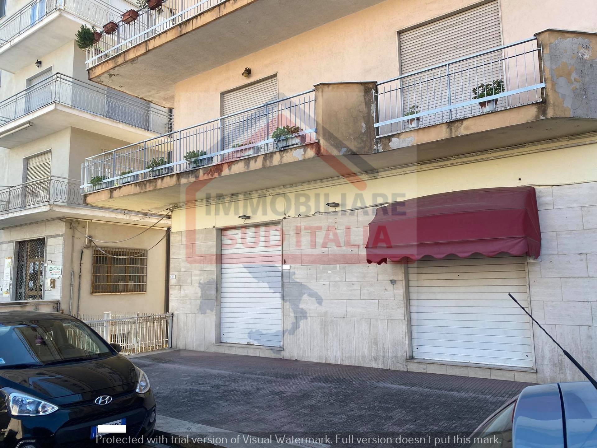 Locale commerciale in vendita a Minturno, Scauri