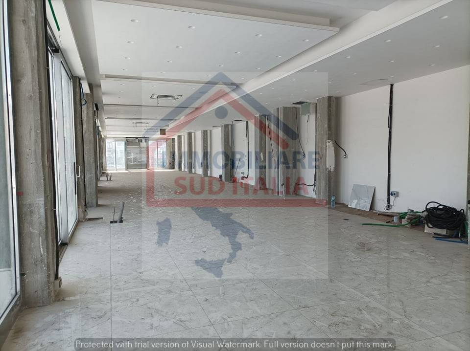 Locale commerciale in affitto a Giugliano in Campania