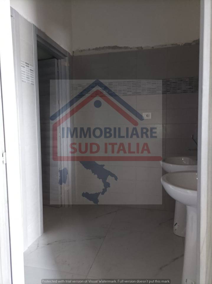 Locale commerciale in affitto a Giugliano in Campania