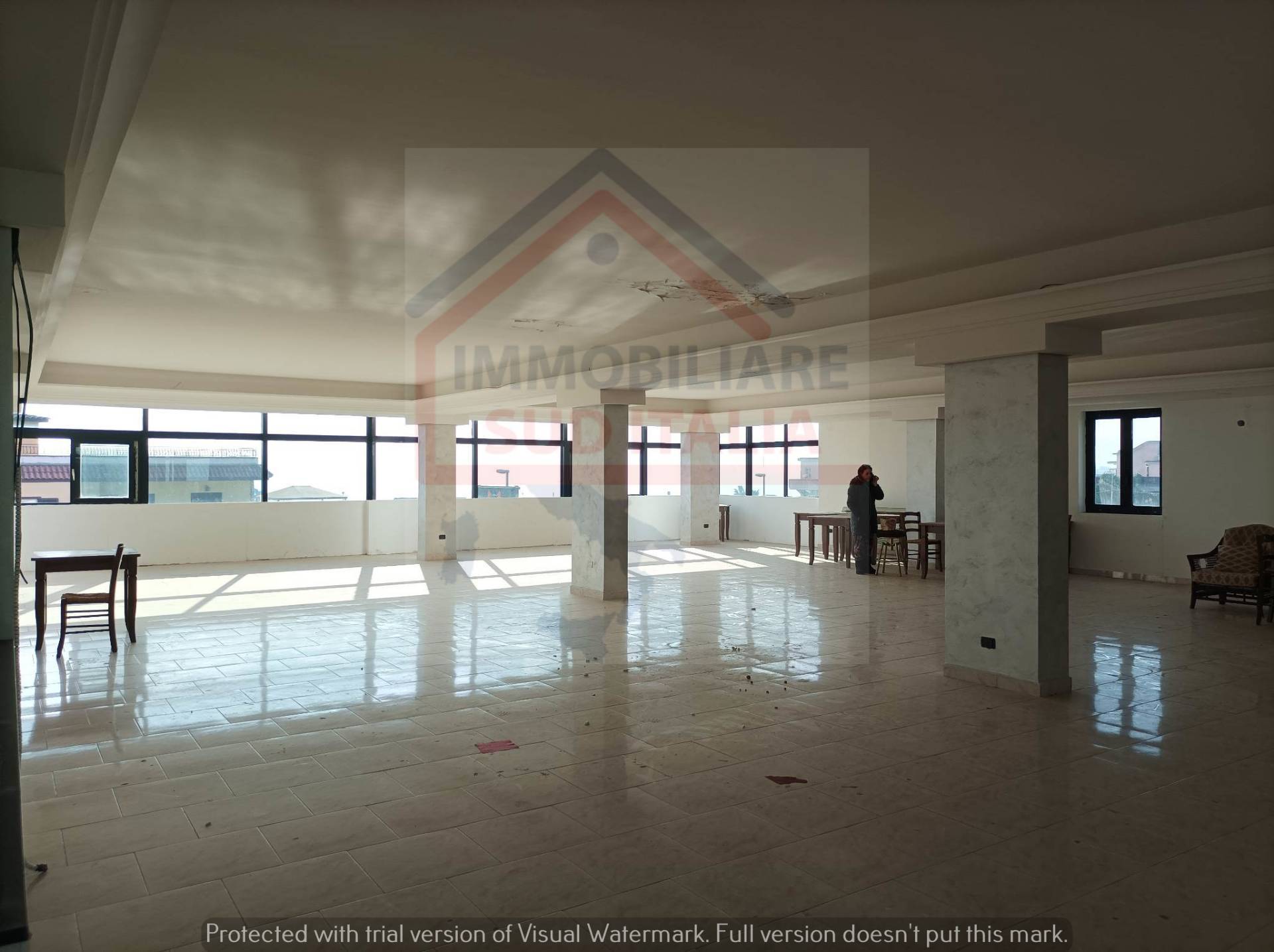 Locale commerciale in affitto a Giugliano in Campania, Licola