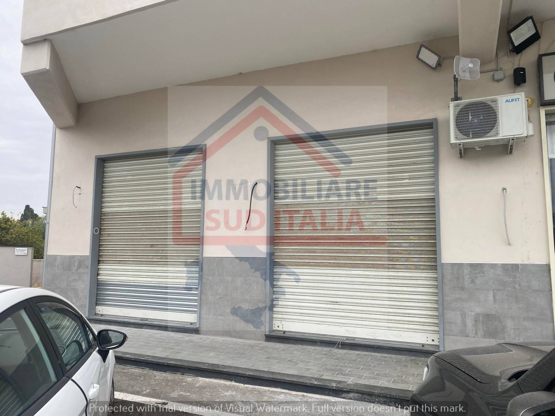 Locale commerciale in vendita a Giugliano in Campania, Varcaturo