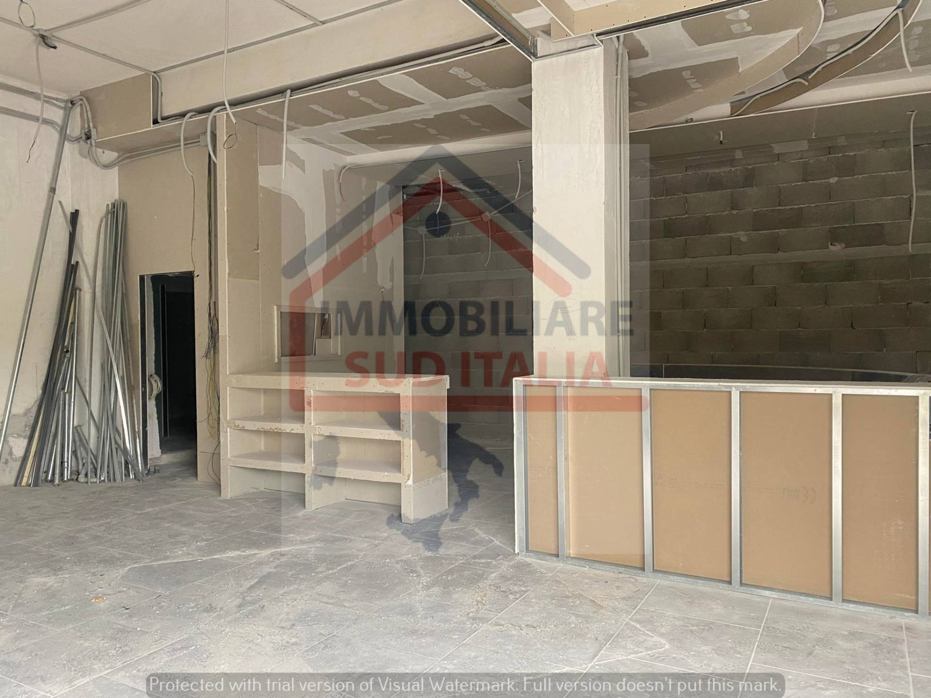 Locale commerciale in vendita a Giugliano in Campania, Varcaturo