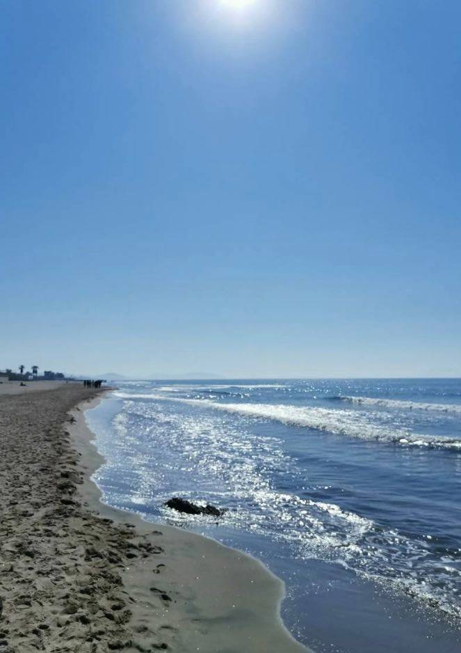 Locale commerciale in vendita a Giugliano in Campania, Varcaturo