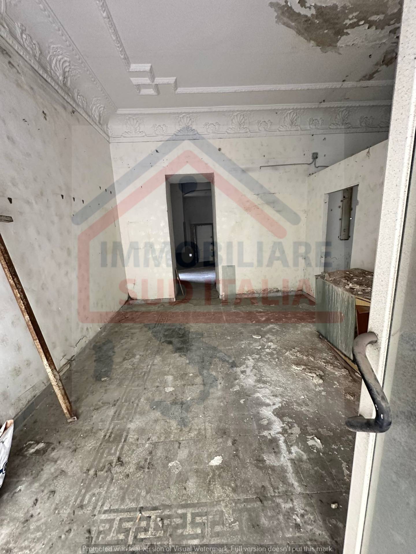 Locale commerciale in vendita a Napoli, Secondigliano