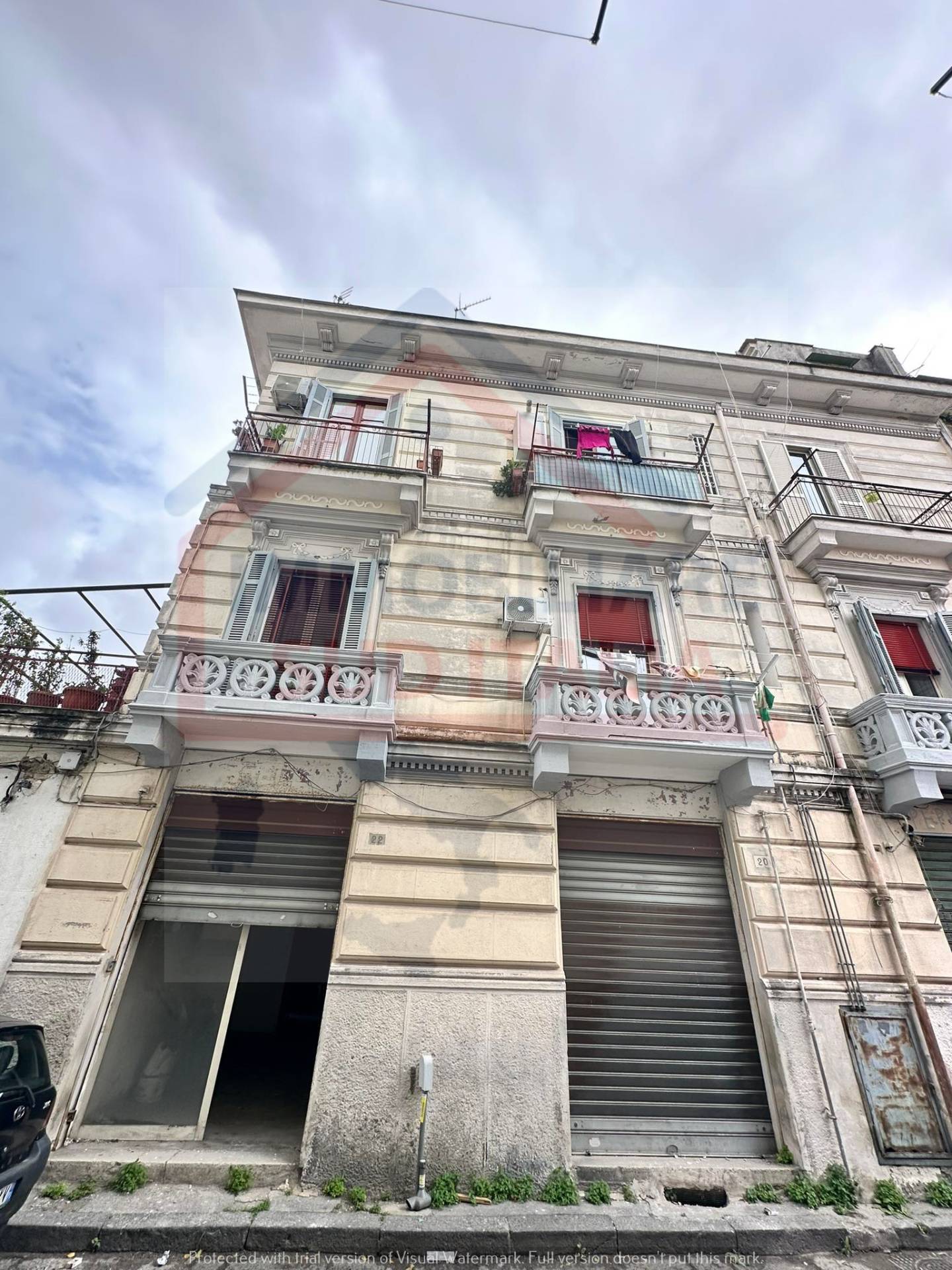 Locale commerciale in vendita a Napoli, Secondigliano