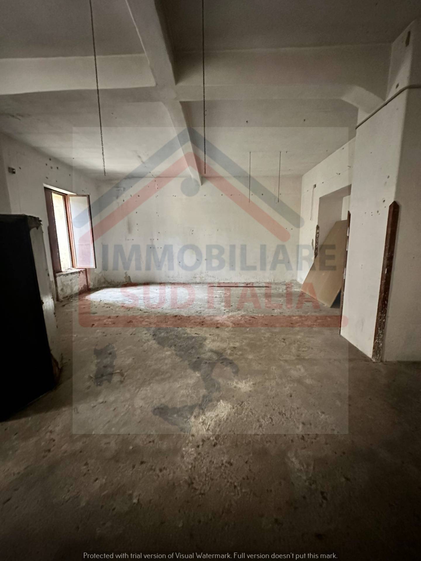 Locale commerciale in vendita a Napoli, Secondigliano