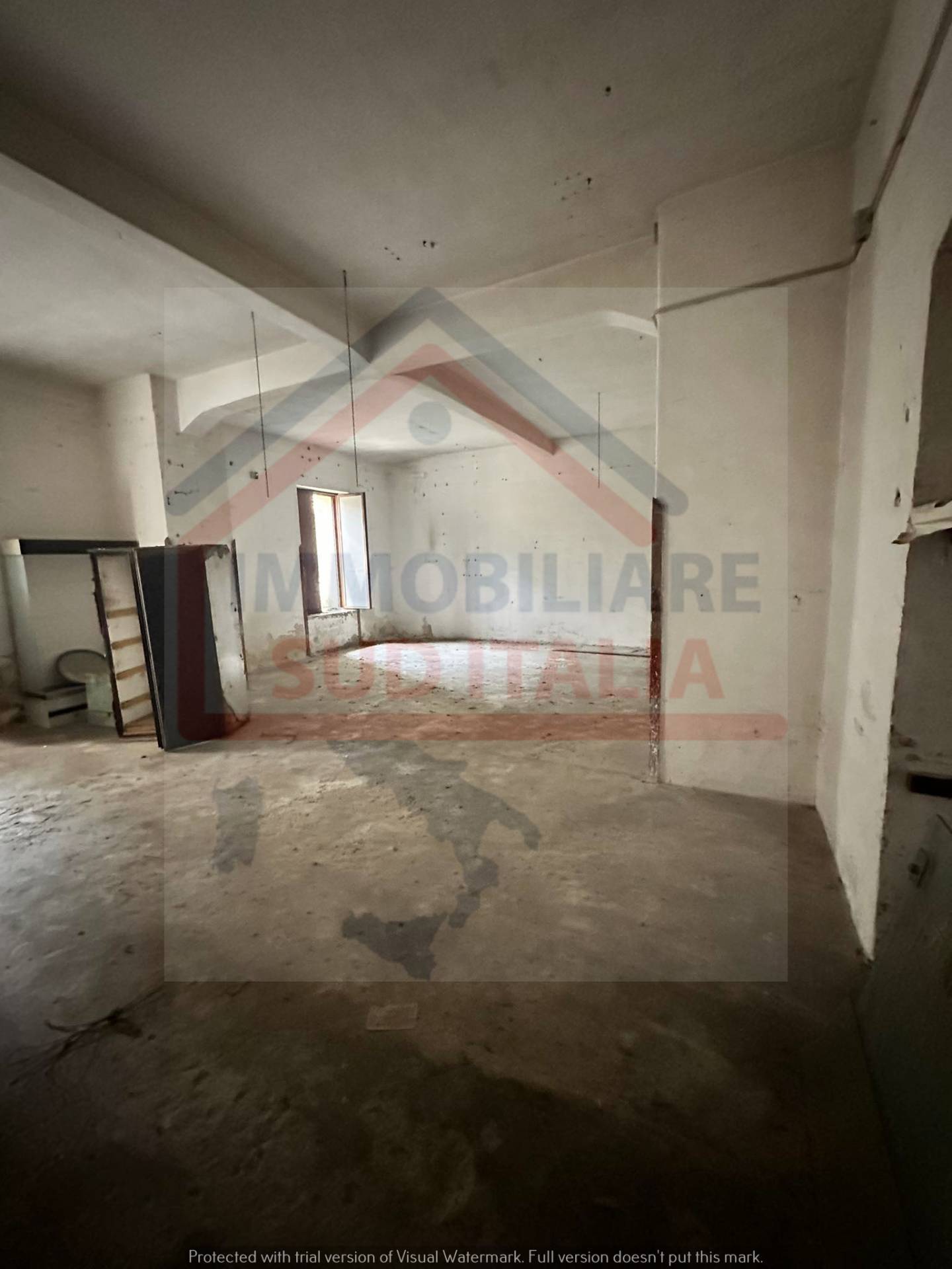 Locale commerciale in vendita a Napoli, Secondigliano