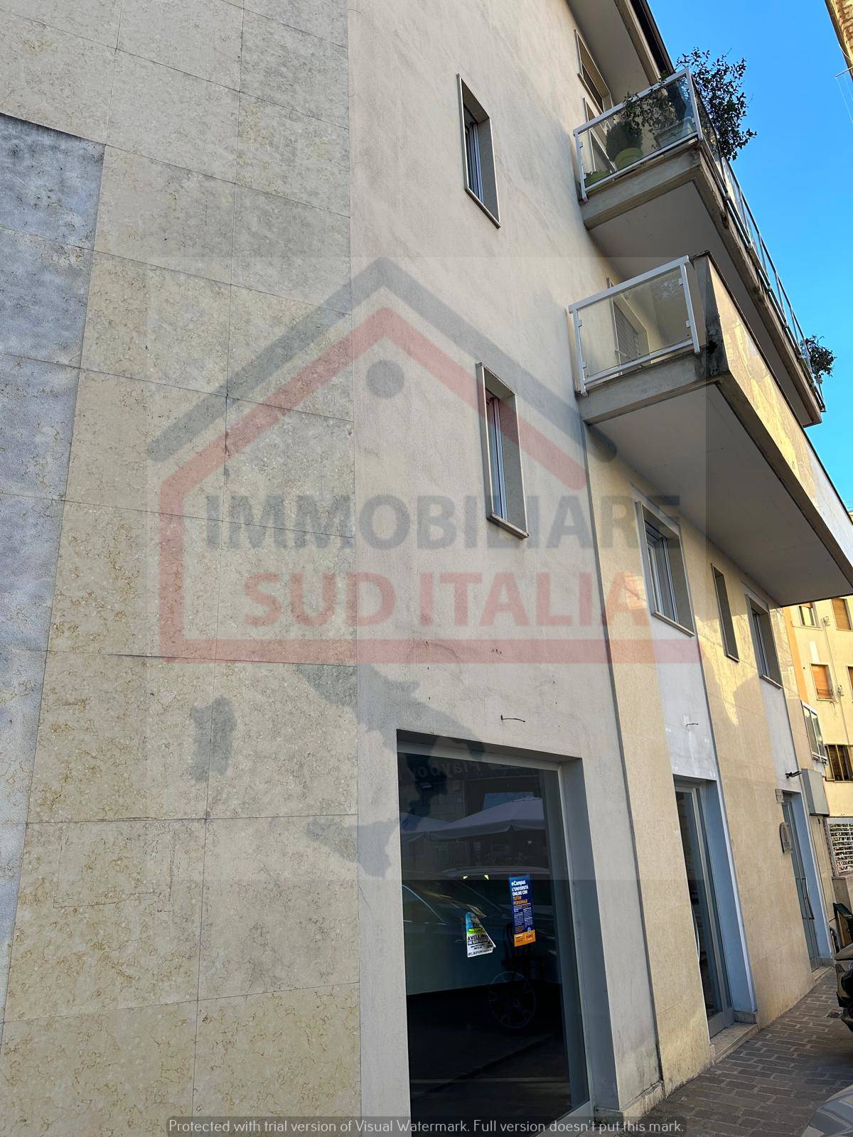 Locale commerciale in affitto a Avellino