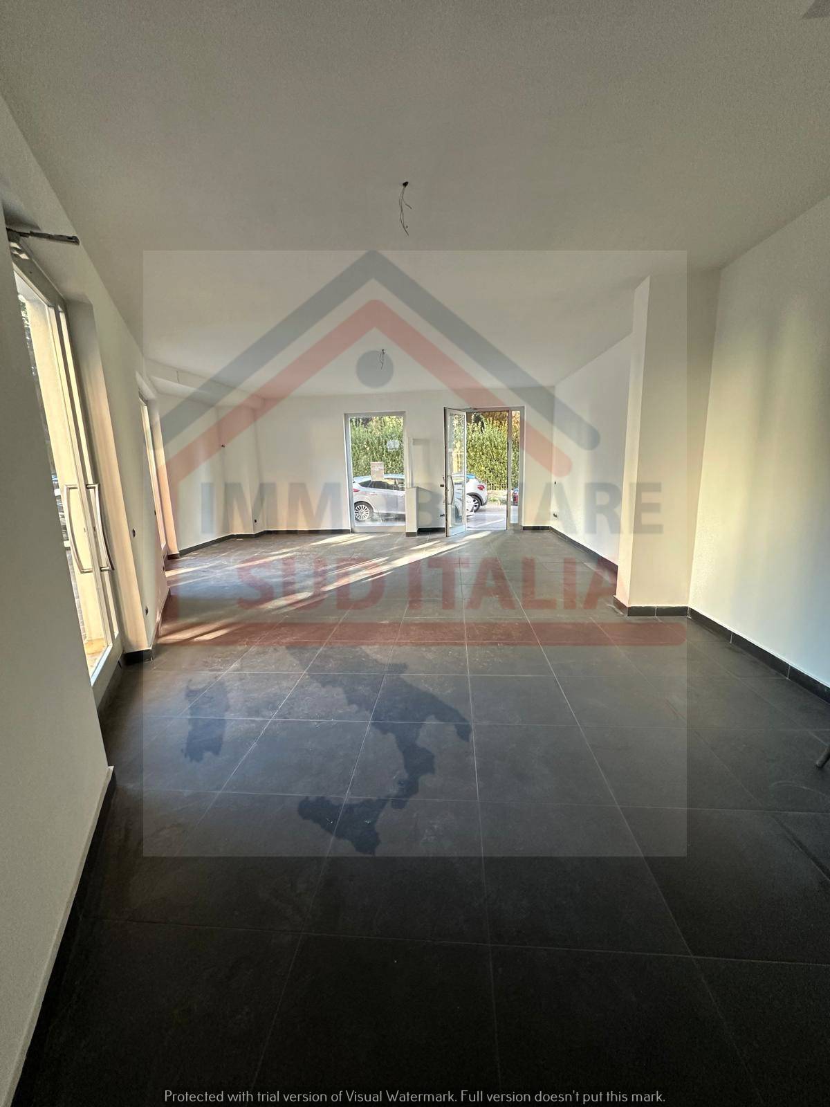 Locale commerciale in affitto a Avellino