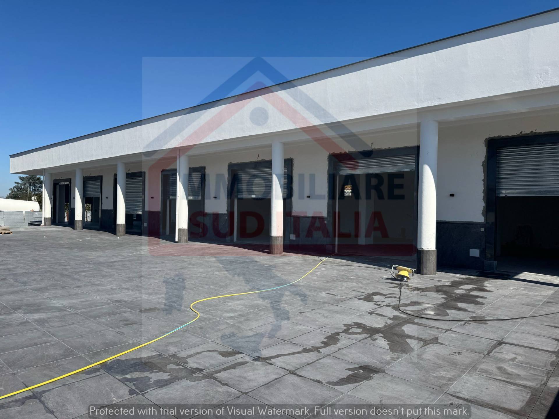 Locale commerciale in affitto a Giugliano in Campania, Varcaturo