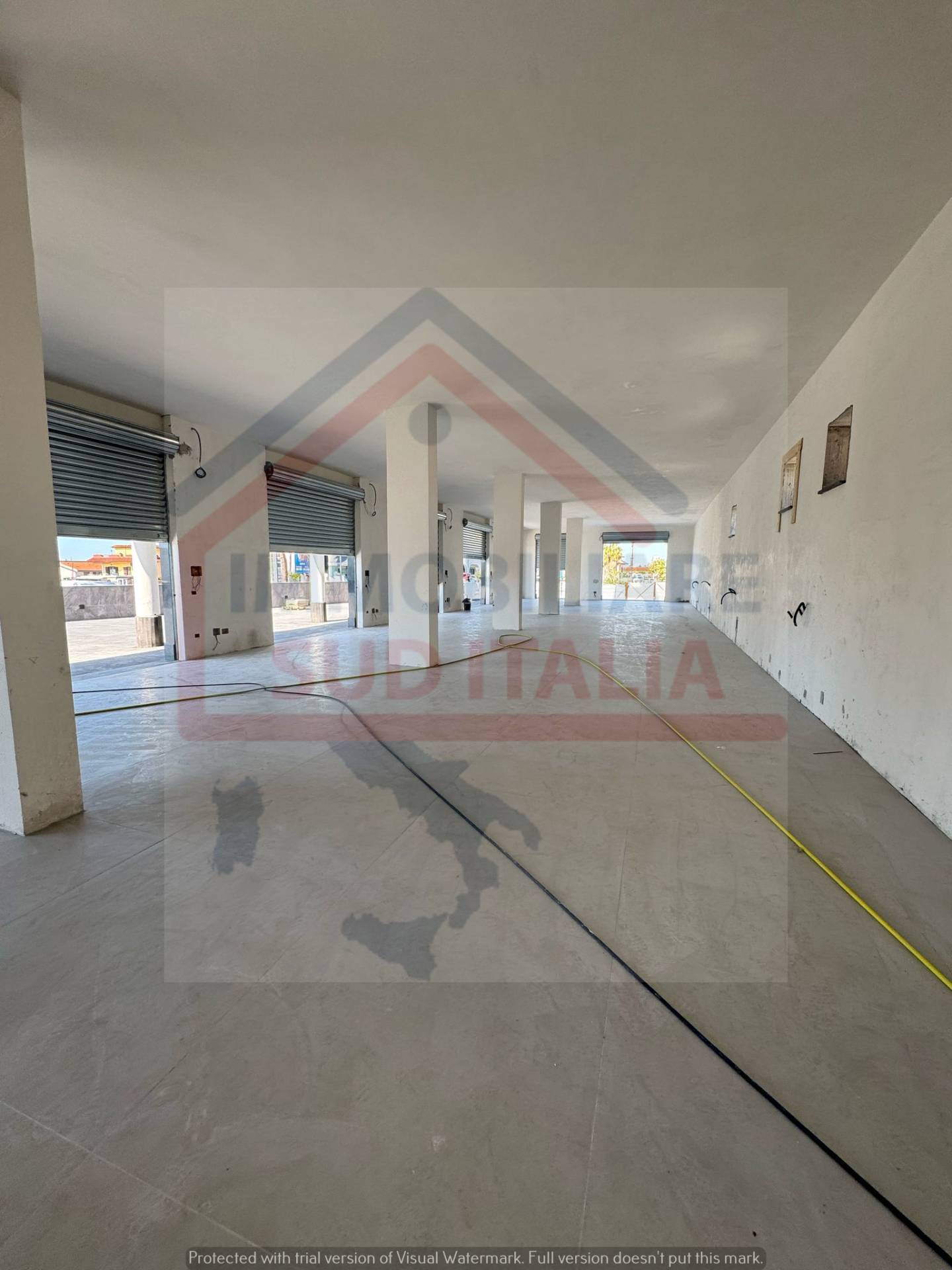 Locale commerciale in affitto a Giugliano in Campania, Varcaturo