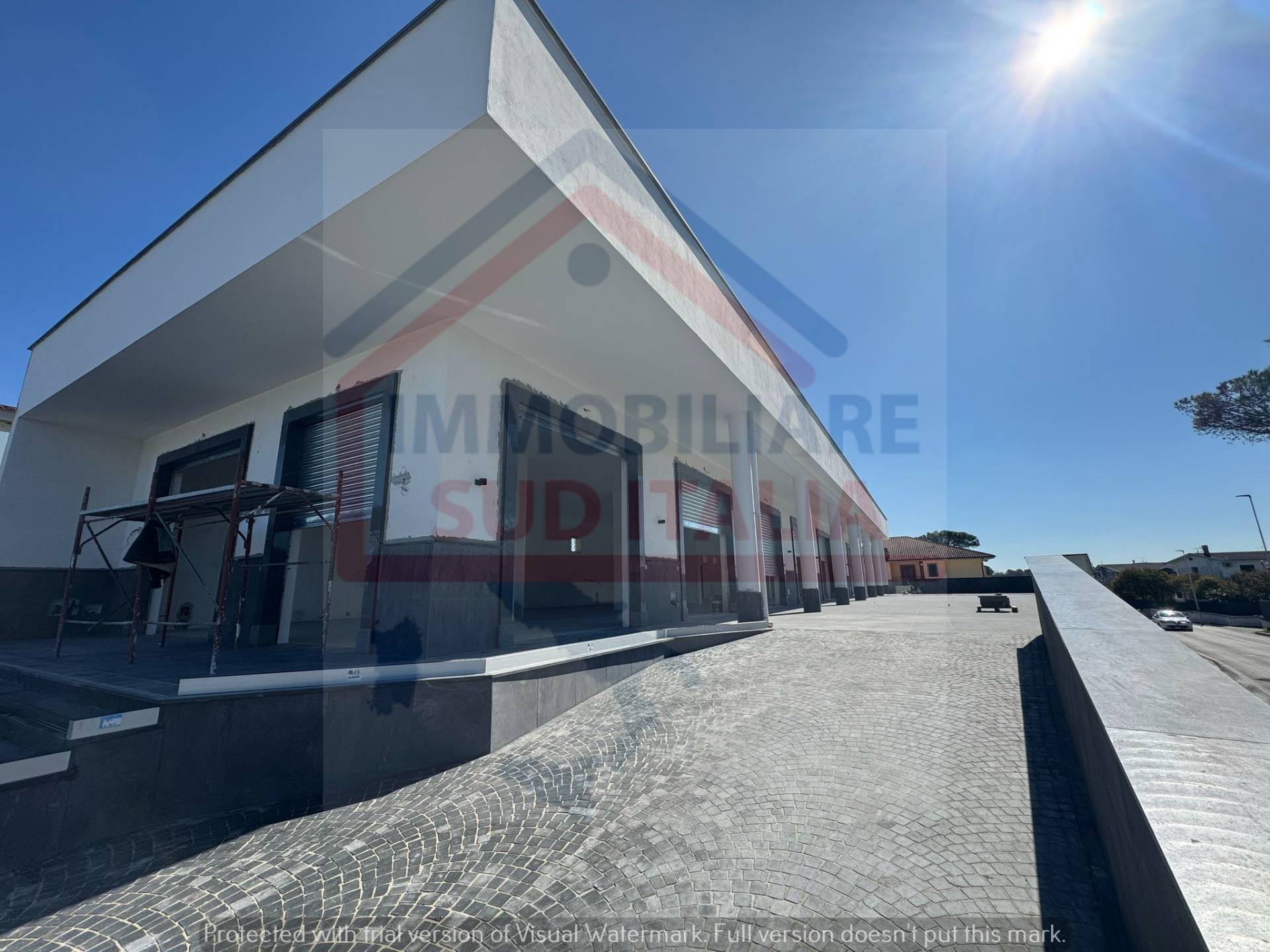 Locale commerciale in affitto a Giugliano in Campania, Varcaturo