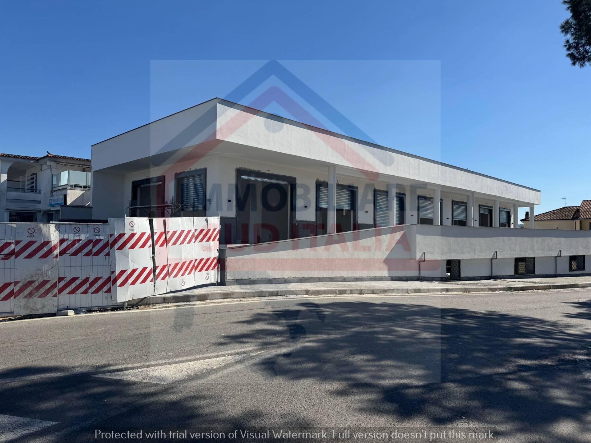 Locale commerciale in affitto a Giugliano in Campania, Varcaturo