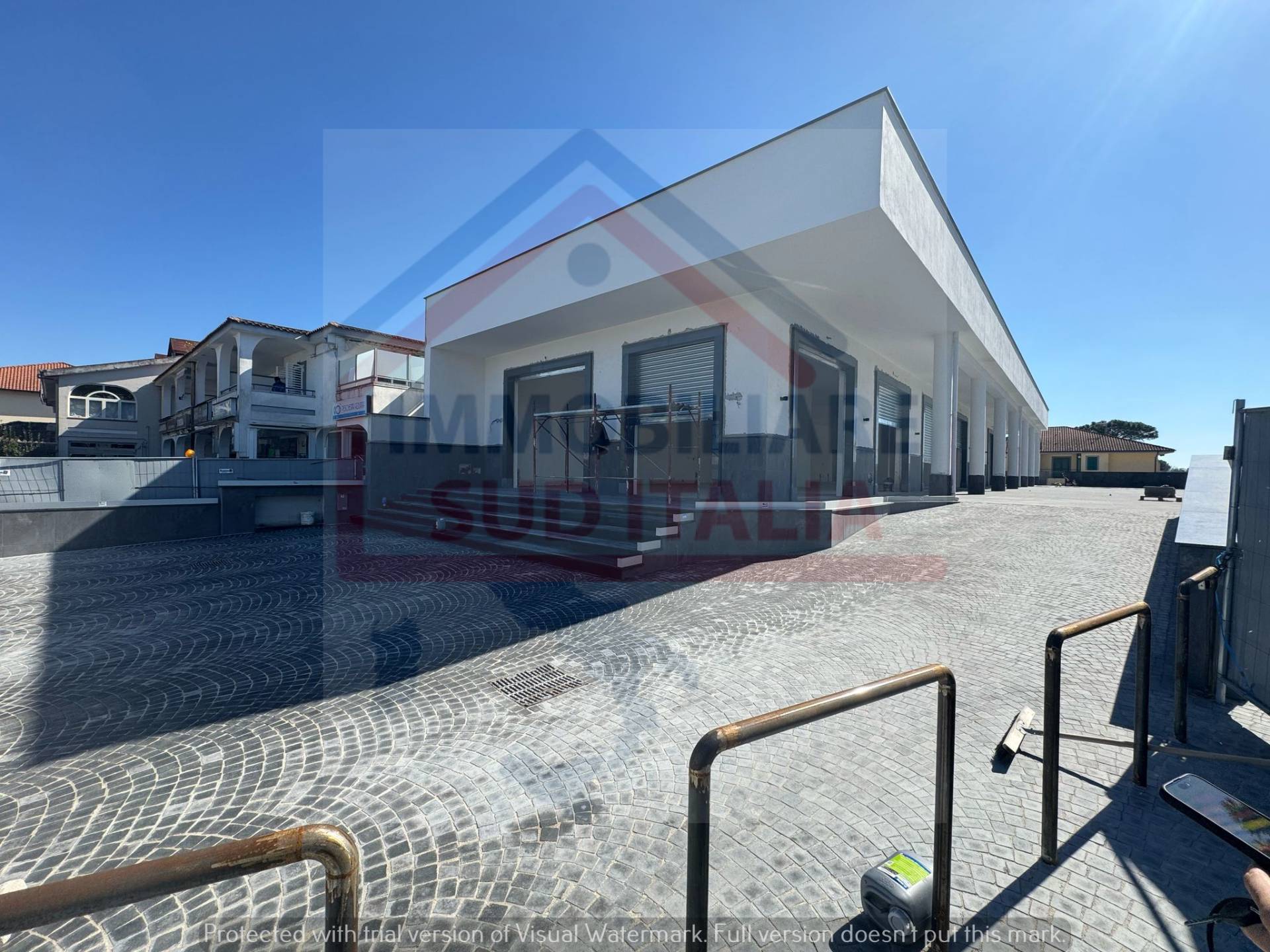 Locale commerciale in affitto a Giugliano in Campania, Varcaturo