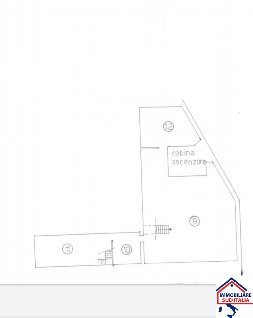 Locale commerciale in vendita a Napoli