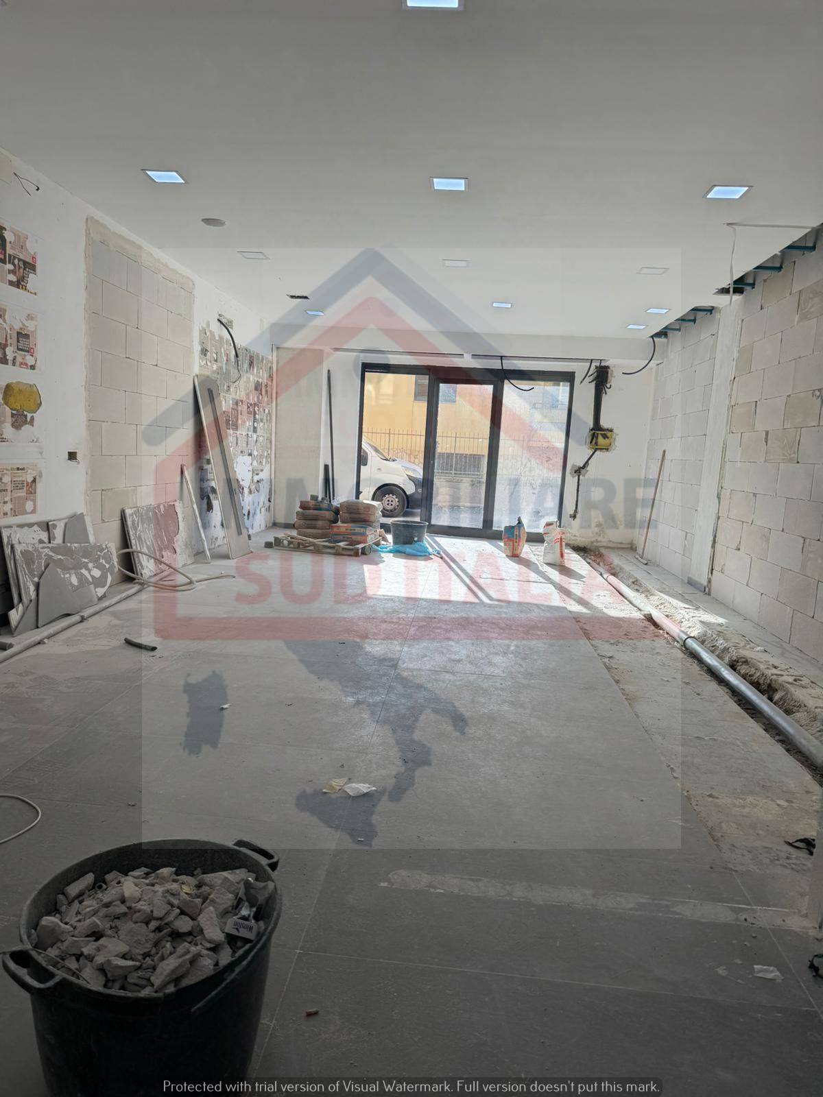 Locale commerciale in vendita a Giugliano in Campania, Varcaturo