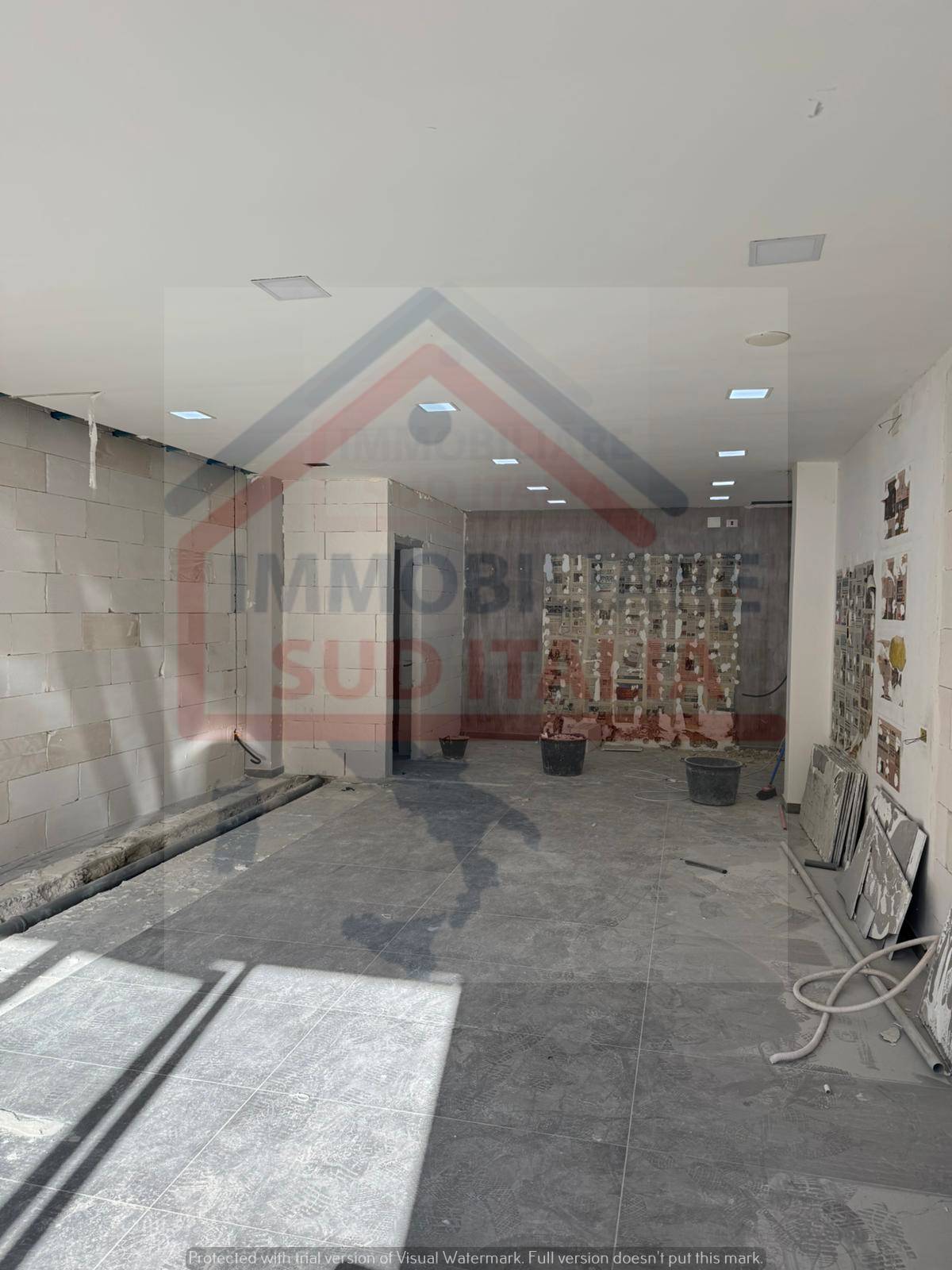 Locale commerciale in vendita a Giugliano in Campania, Varcaturo