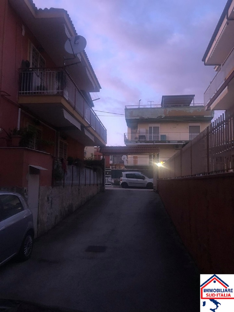 Deposito in vendita a Quarto